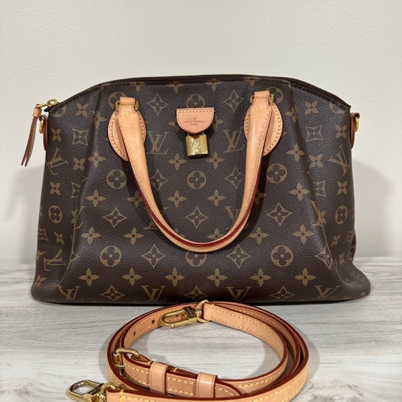 Louis Vuitton Rivoli MM - Picture 2 of 9